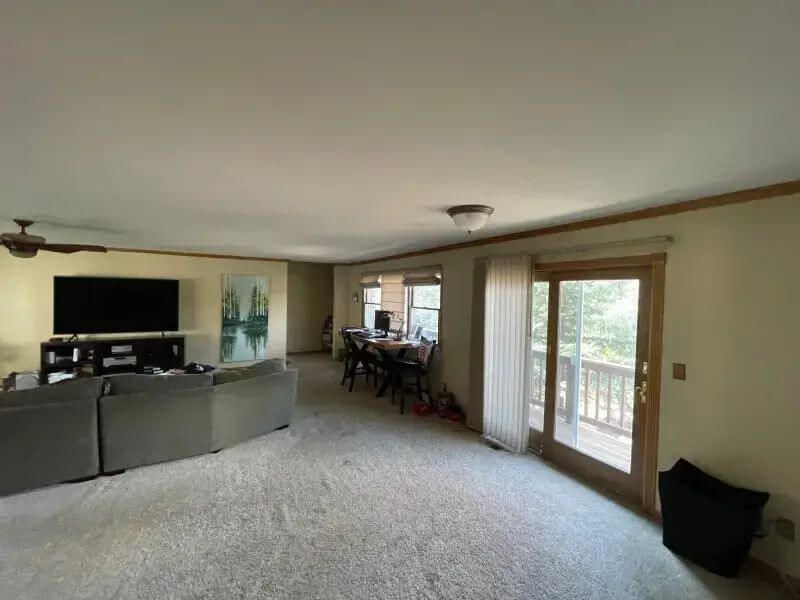 Image of living room before renovations
